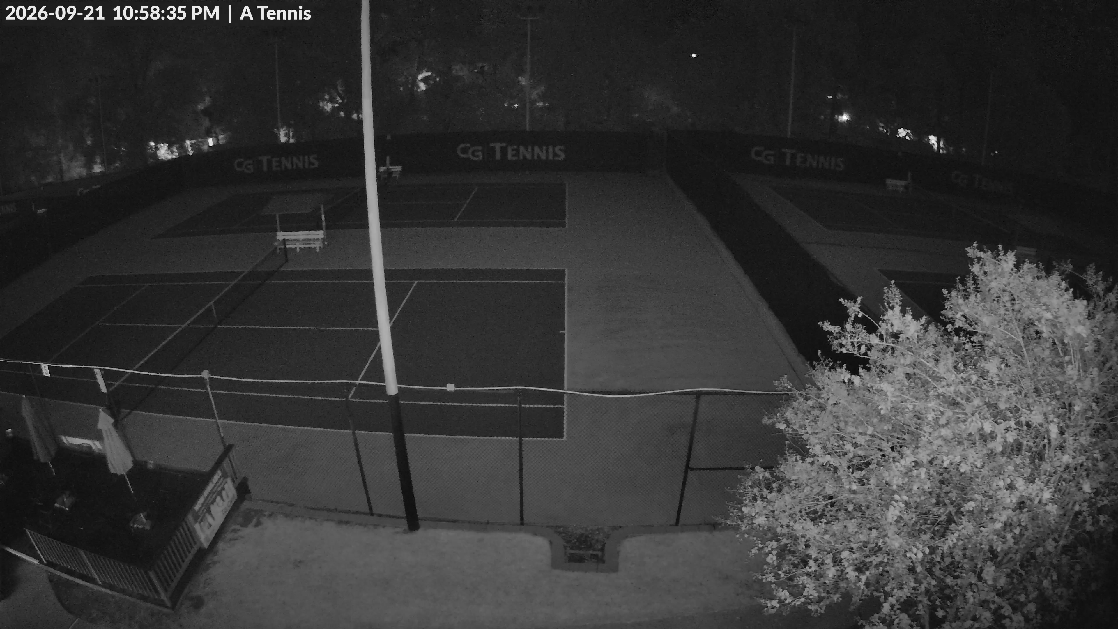 Live camera snapshot of the tennis court